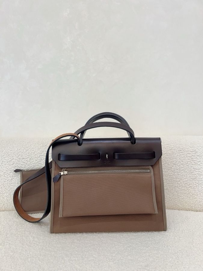 98新 Hermes愛馬仕Herbag31 X刻棕色色拼風衣灰銀扣-1