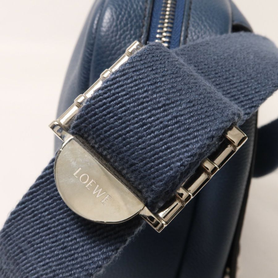 LOEWE 牛皮皮革Military XS肩背袋-11