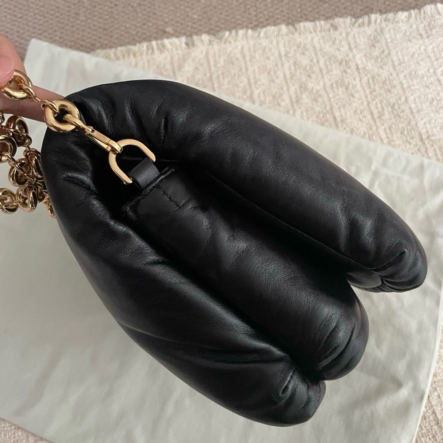 羅意威Loewe新款黑金泡芙單肩包泡芙puffer鏈條腋下包-3