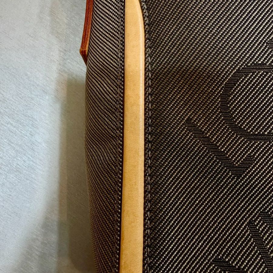 LV Citadin帆布拉鍊斜背包-6