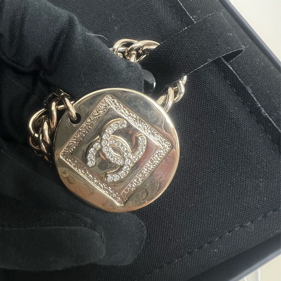 閒置未用 Chanel 23b 水鑽圓形吊牌手鏈-1