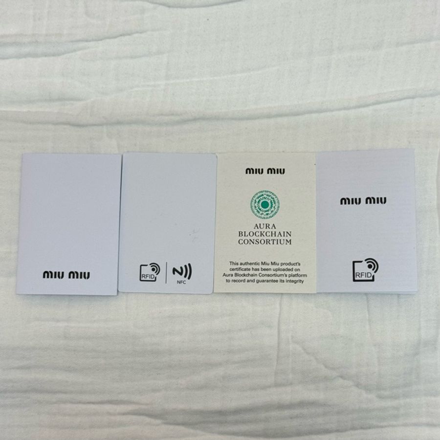 Miu Miu經典奶油白琺瑯金色圓形Logo針式耳環(附原廠盒/紙卡全配,近全新)-11