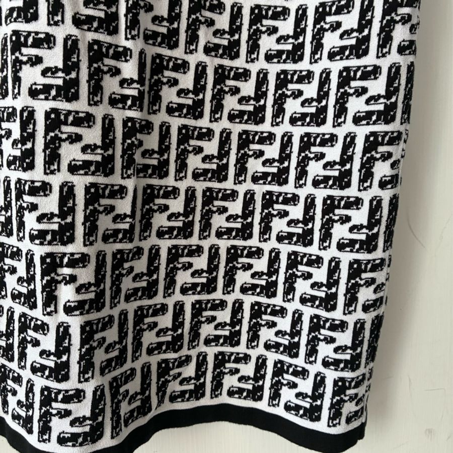 Fendi 白/黑滿版logo短袖連身裙38-10