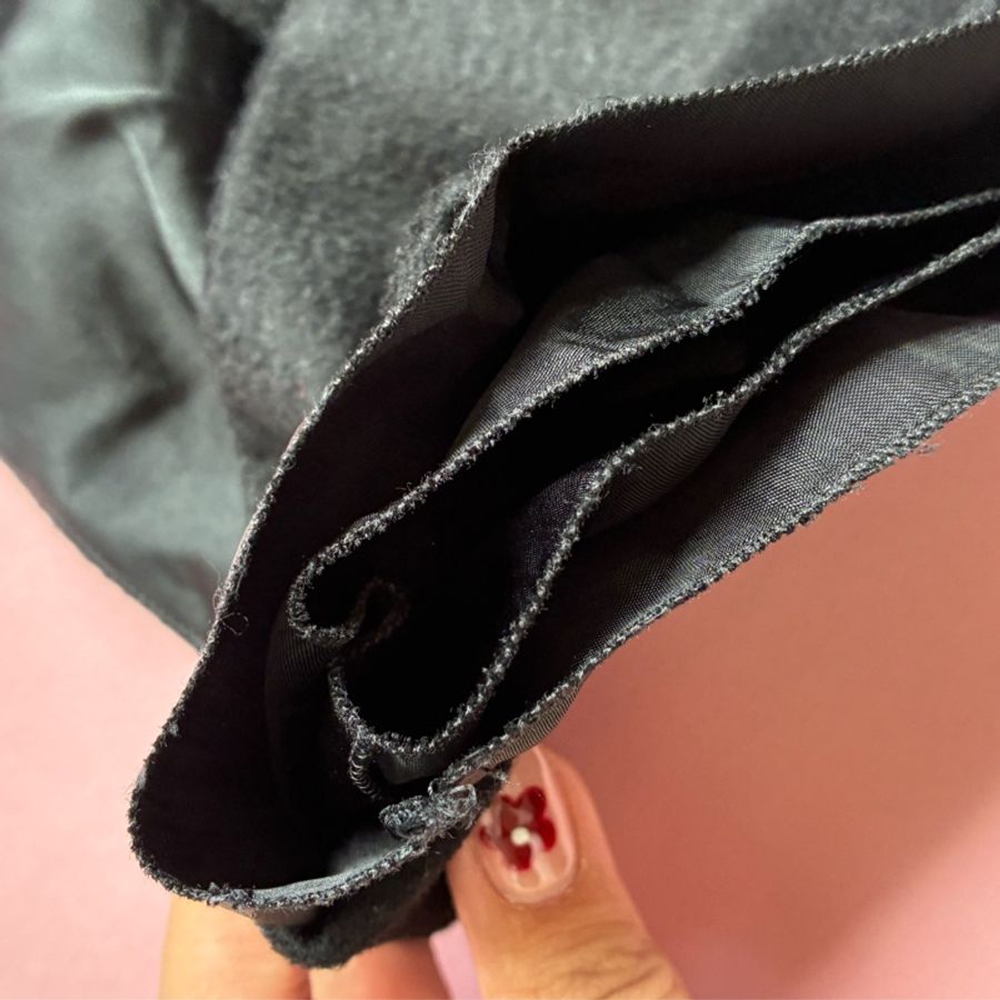 miumiu 黑色絨布字母小背心36-18