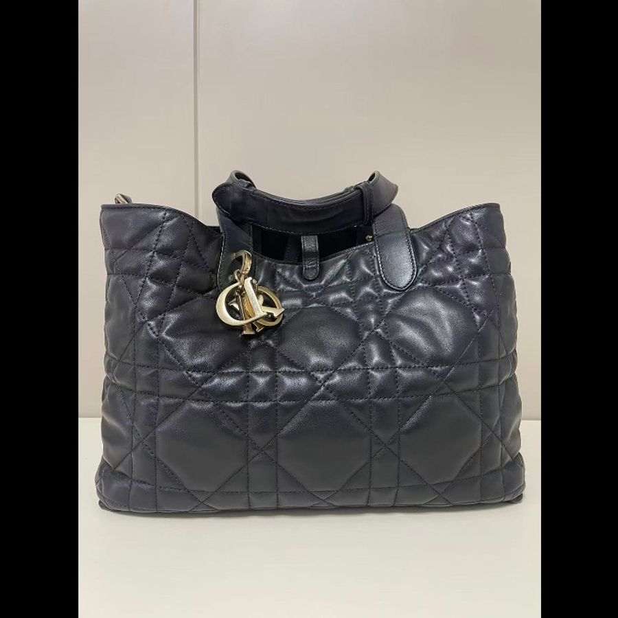 Dior迪奧 Toujours黑金藤格紋土著中號手提托特包-0