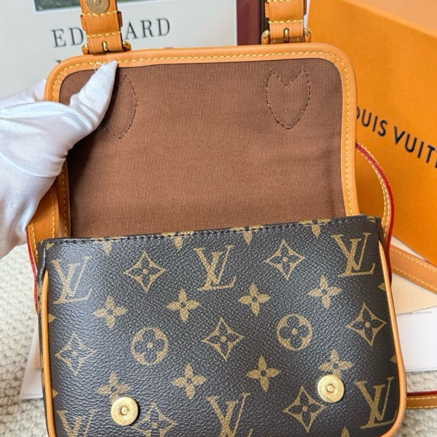 路易威登LV新款mini郵差包斜背包 棕色老花-7