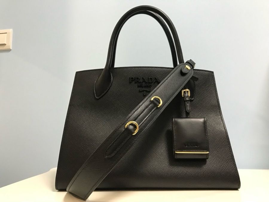 Prada monochrome 黑色手提肩背包。-12