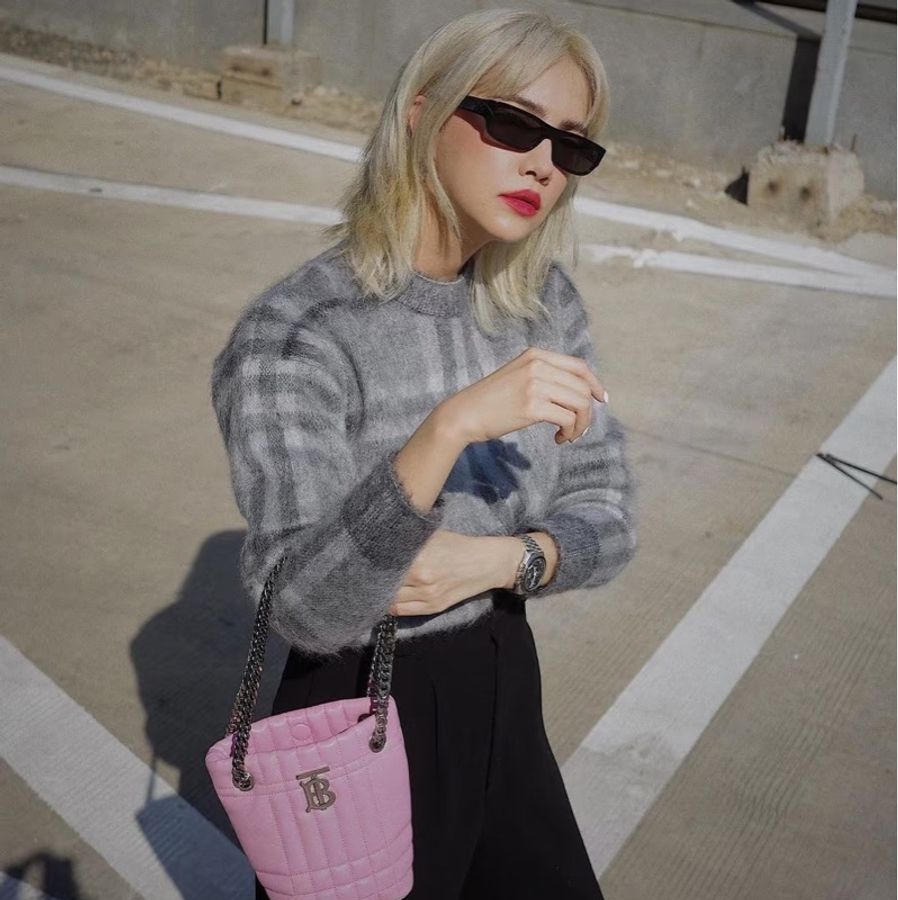 Burberry Lola 羔羊皮小水桶-2