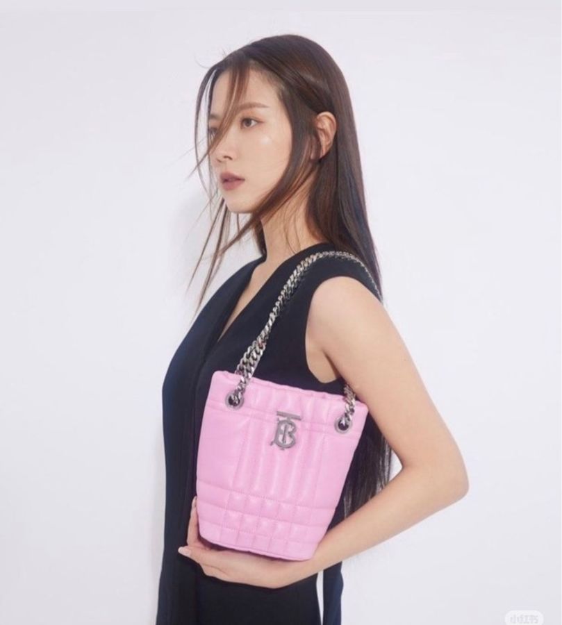 Burberry Lola 羔羊皮小水桶-4