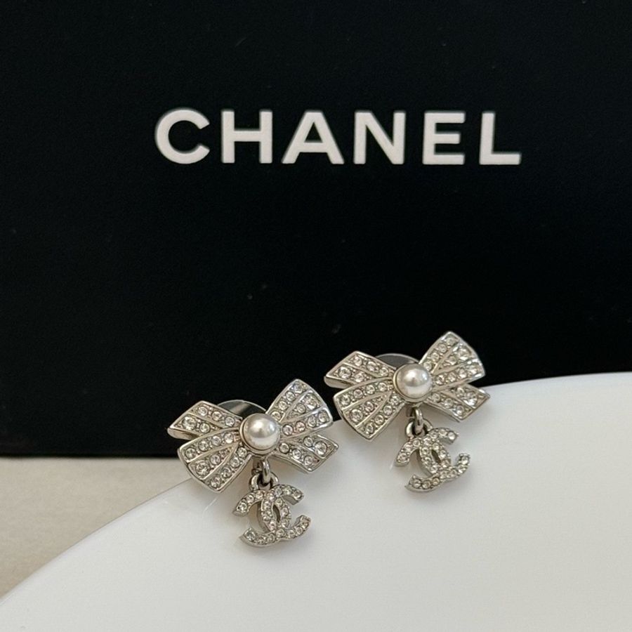 Chanel 香奈兒 銀色蝴蝶結滿鑽珍珠耳釘耳環 22P刻印-0