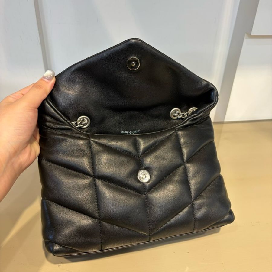 YSL 黑羊皮Puffer Toy銀肩斜背泡芙包-7