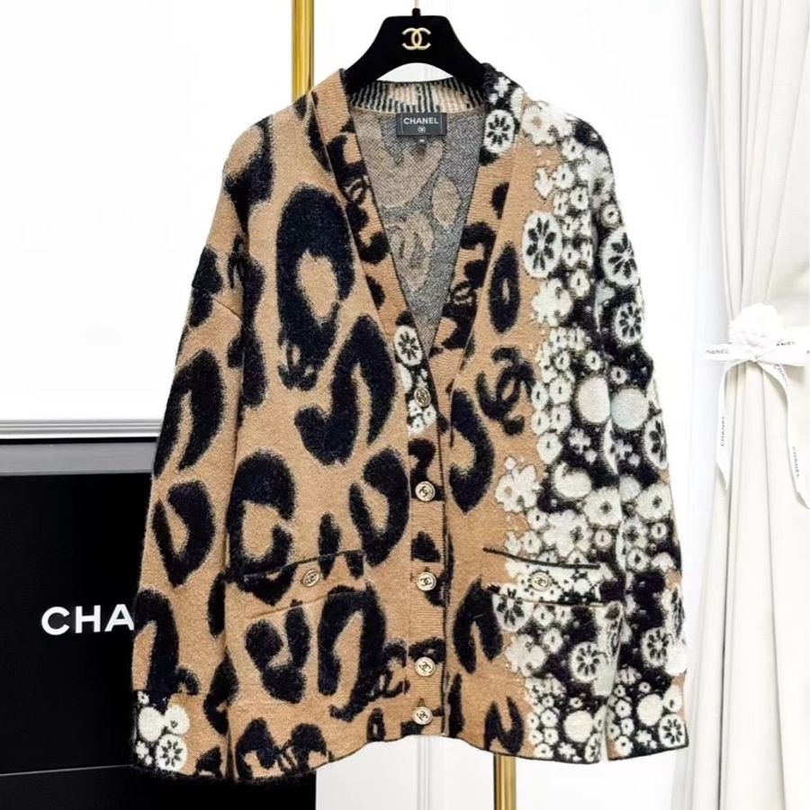 Chanel • 23A達喀爾卡其色拼黑色羊毛馬海毛混紡豹紋山茶花針織開衫-1