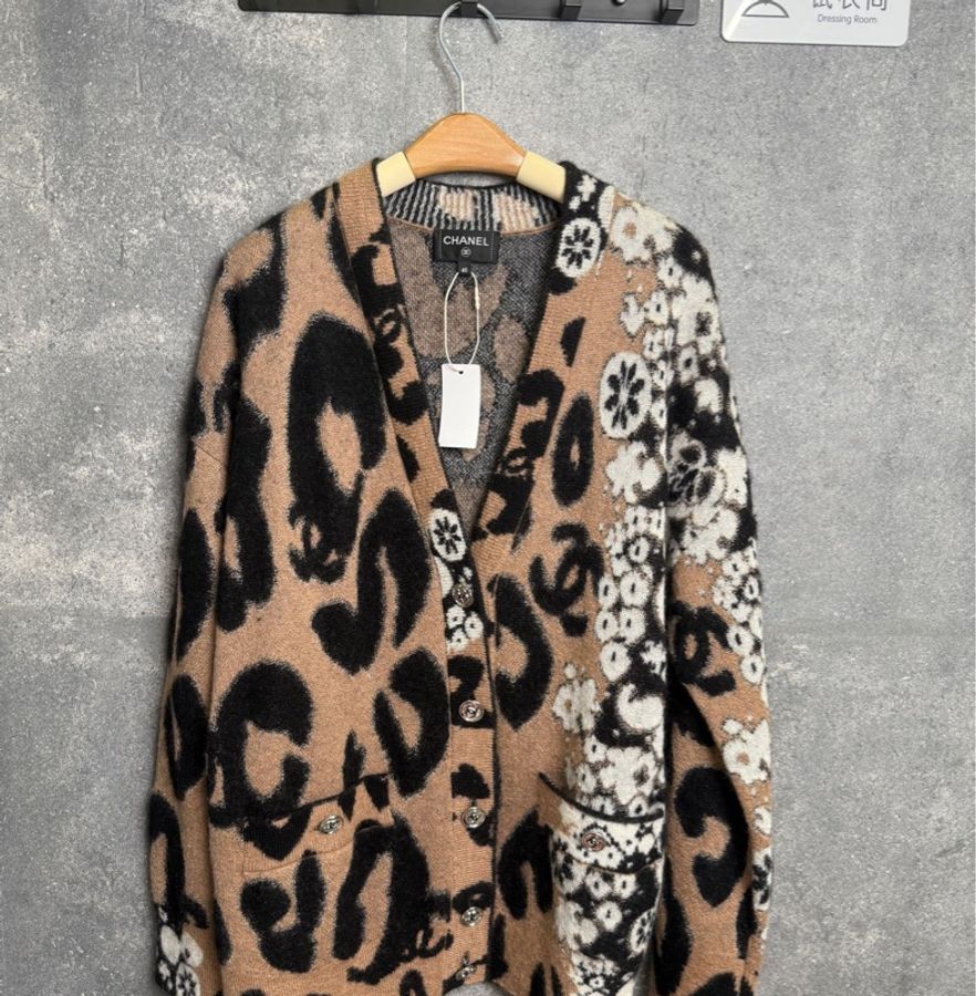 Chanel • 23A達喀爾卡其色拼黑色羊毛馬海毛混紡豹紋山茶花針織開衫-3