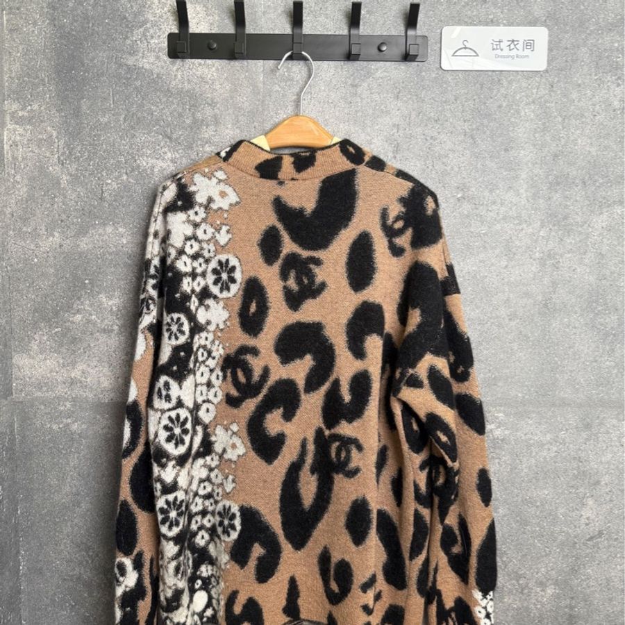 Chanel • 23A達喀爾卡其色拼黑色羊毛馬海毛混紡豹紋山茶花針織開衫-4