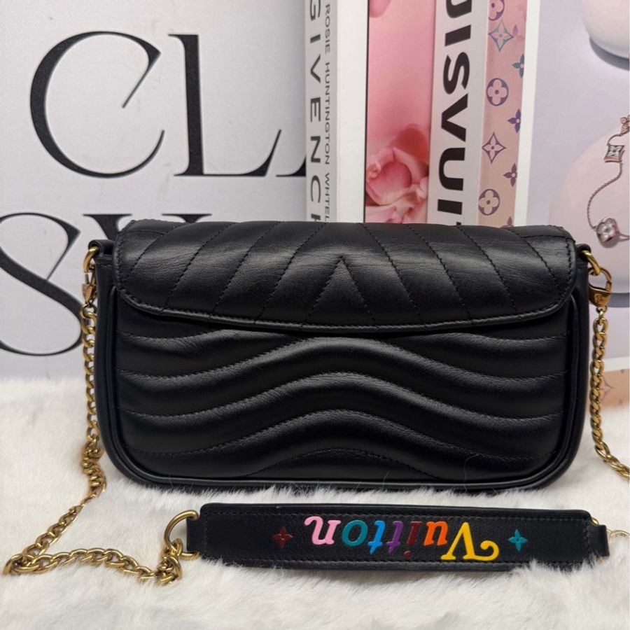 Louis Vuitton 路易威登 NEW WAVE黑色彩虹鏈條包 芯片 尺寸18×11×4-7