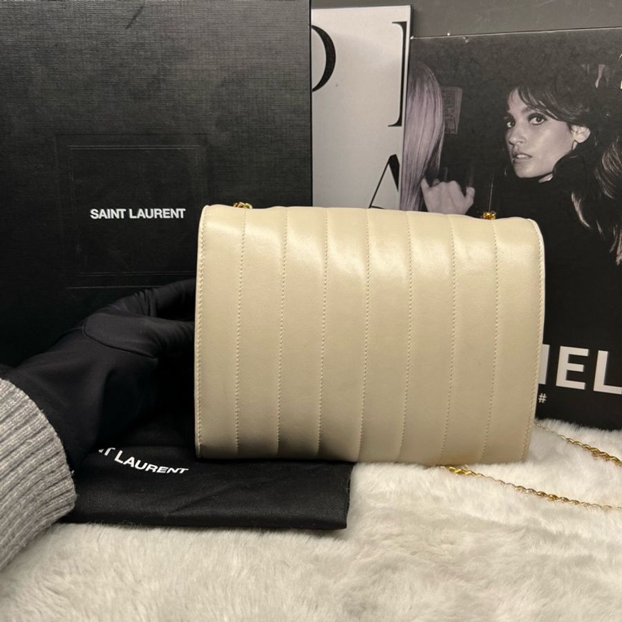 ysl 聖羅蘭 Vicky系列 白色金扣鏈條包 底長:20.5-1