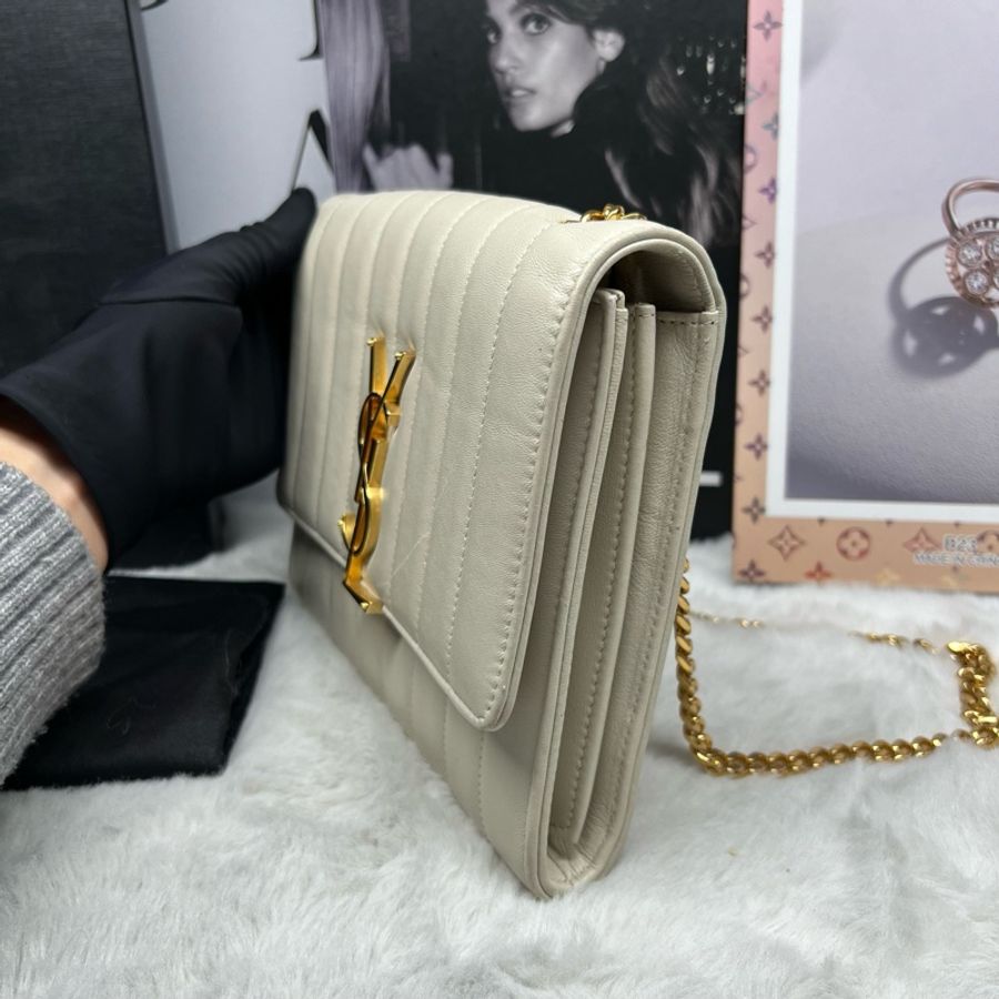 ysl 聖羅蘭 Vicky系列 白色金扣鏈條包 底長:20.5-2