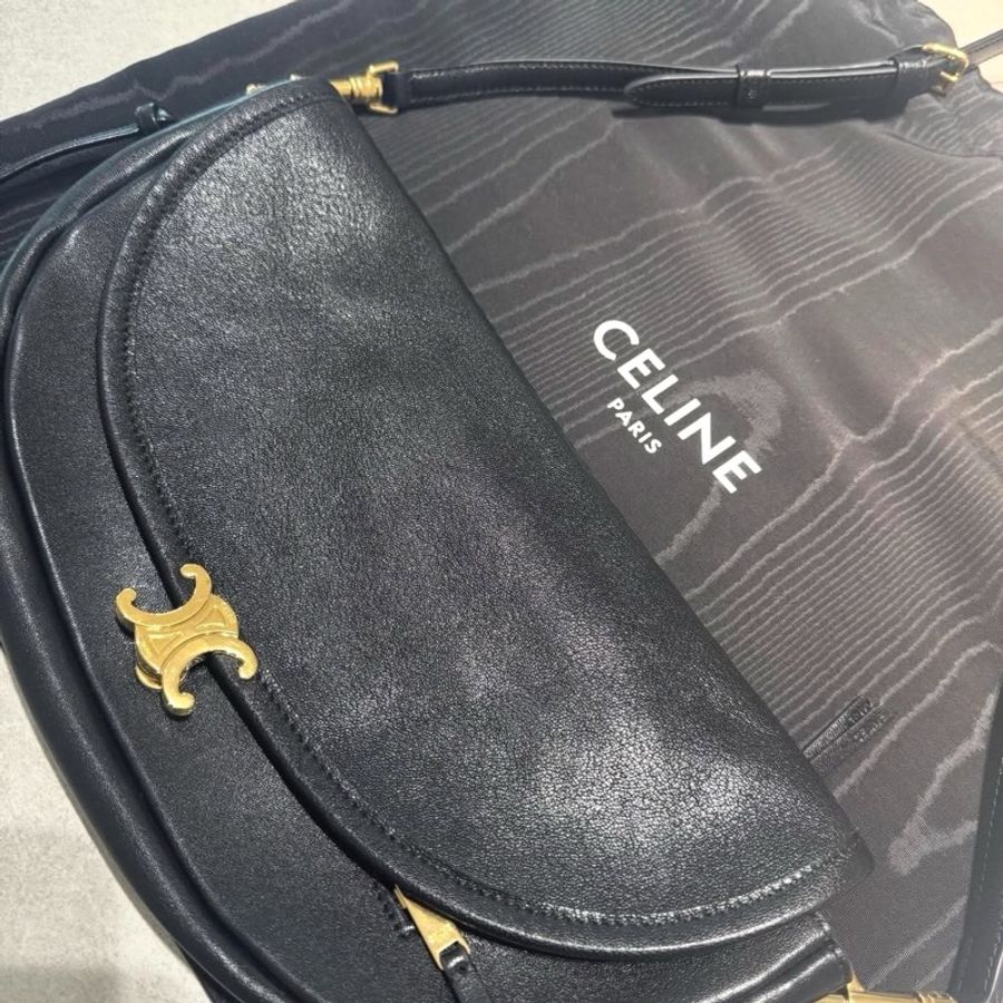 Celine Halfmoon Soft Triophe柔軟小羊皮小號半月包-8