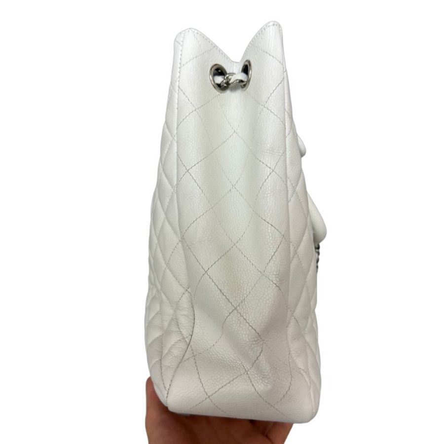 Chanel香奈兒白銀菱格紋魚子醬雙C 扣托特包-10