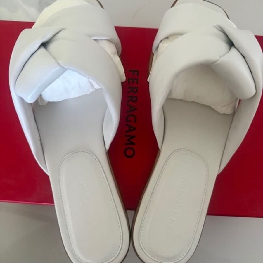 Ferragamo 白色涼鞋-1