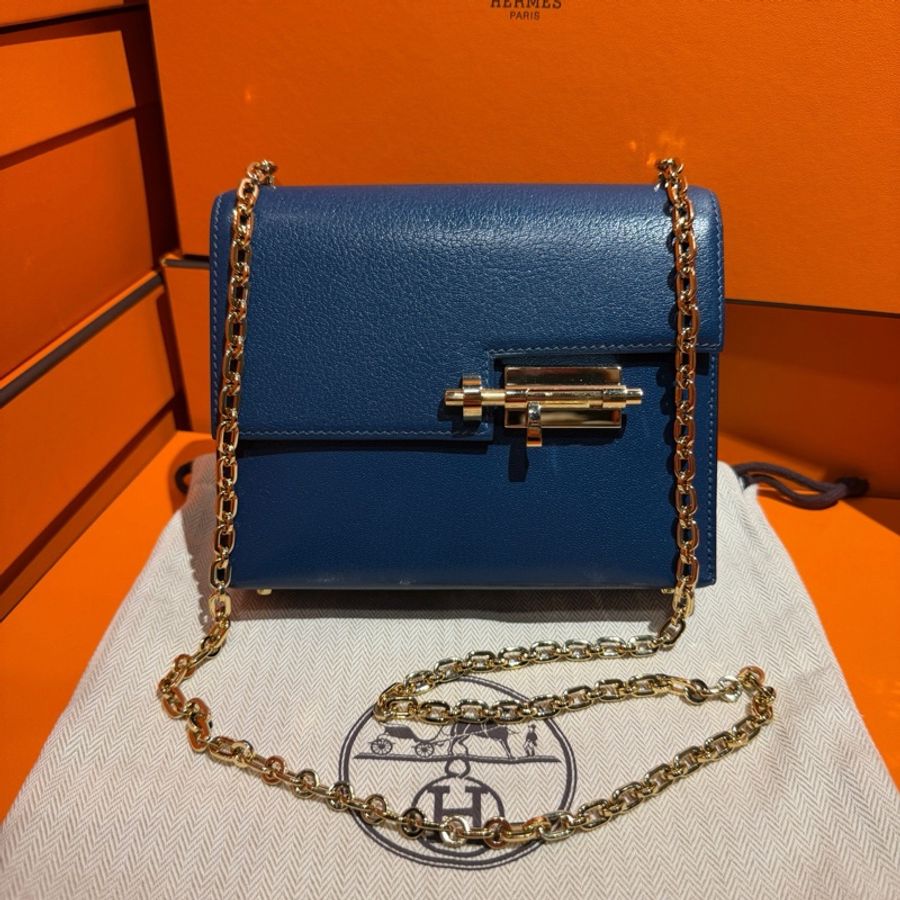 HERMES/ 愛馬仕 藍色 金扣山羊皮mini verrou單肩斜挎手槍包 Stamp:D刻 尺寸:17*13*4cm 配件:塵袋。-0