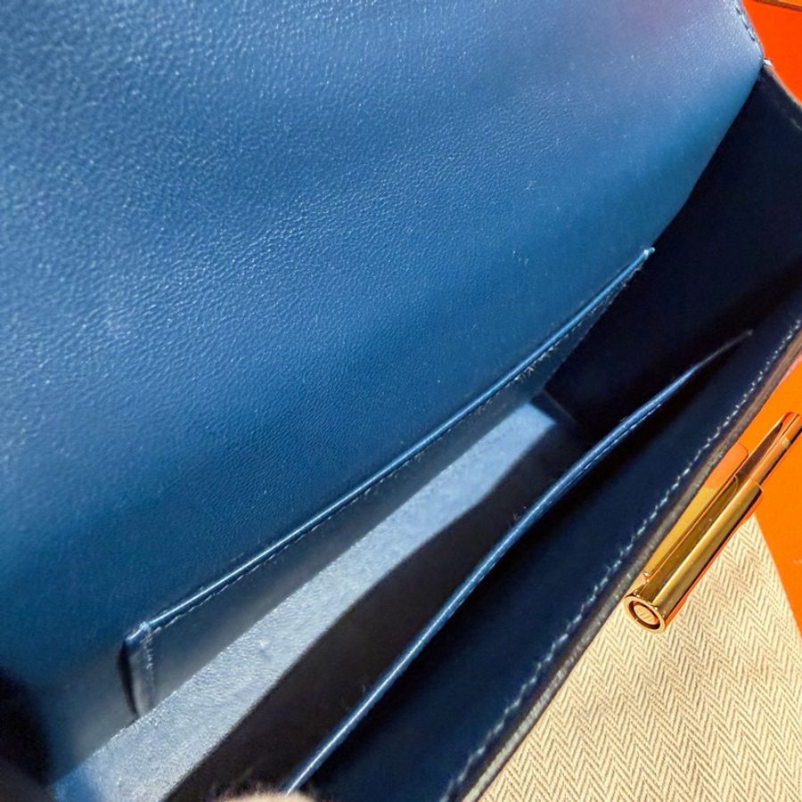 HERMES/ 愛馬仕 藍色 金扣山羊皮mini verrou單肩斜挎手槍包 Stamp:D刻 尺寸:17*13*4cm 配件:塵袋。-5