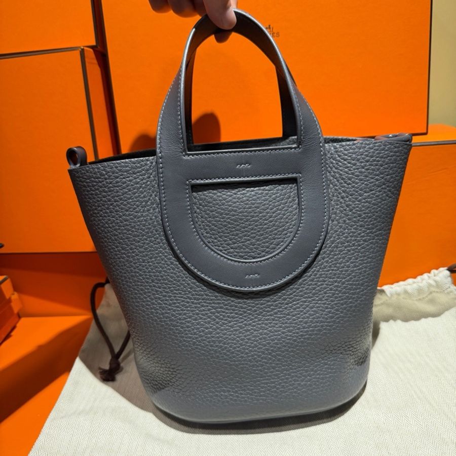 Hermes 愛馬仕 in the loop 石板灰 豬鼻子 菜籃子 水桶包 Stamp:W 尺寸:23*25*15cm 配件:塵袋。-0