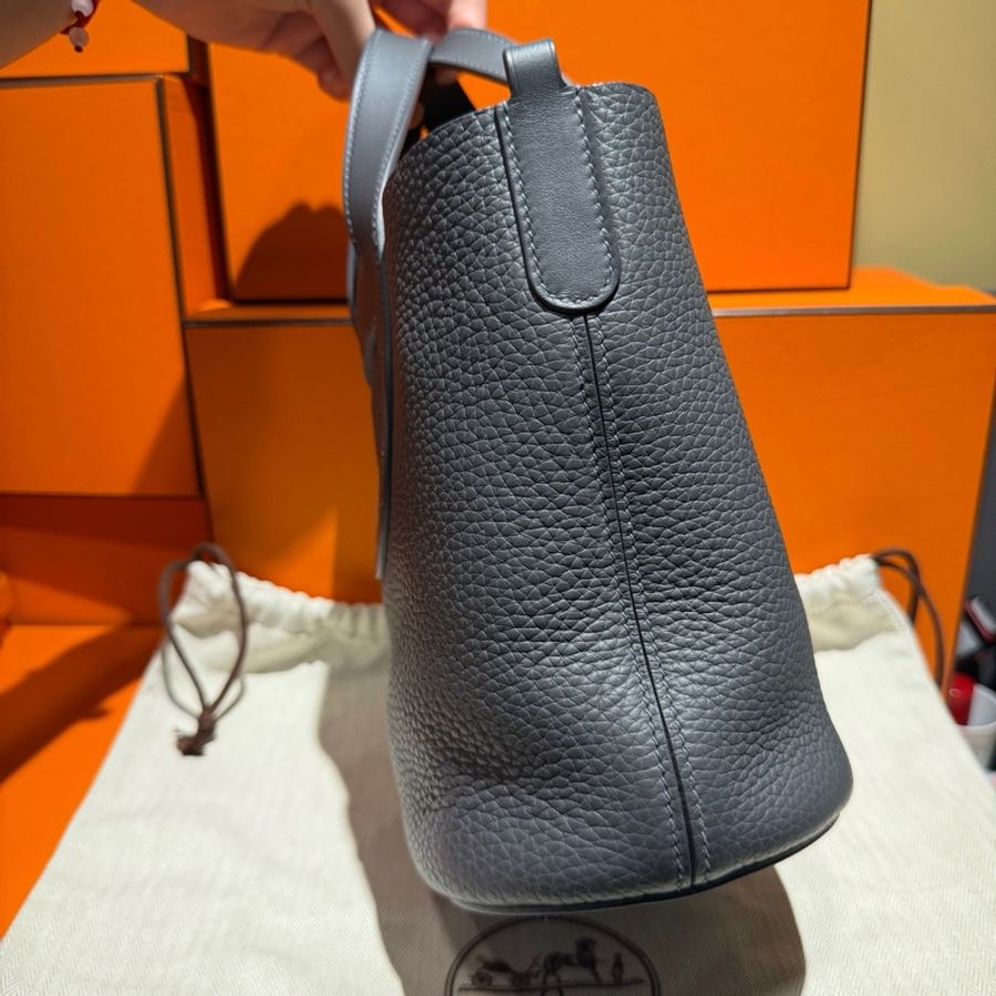 Hermes 愛馬仕 in the loop 石板灰 豬鼻子 菜籃子 水桶包 Stamp:W 尺寸:23*25*15cm 配件:塵袋。-1