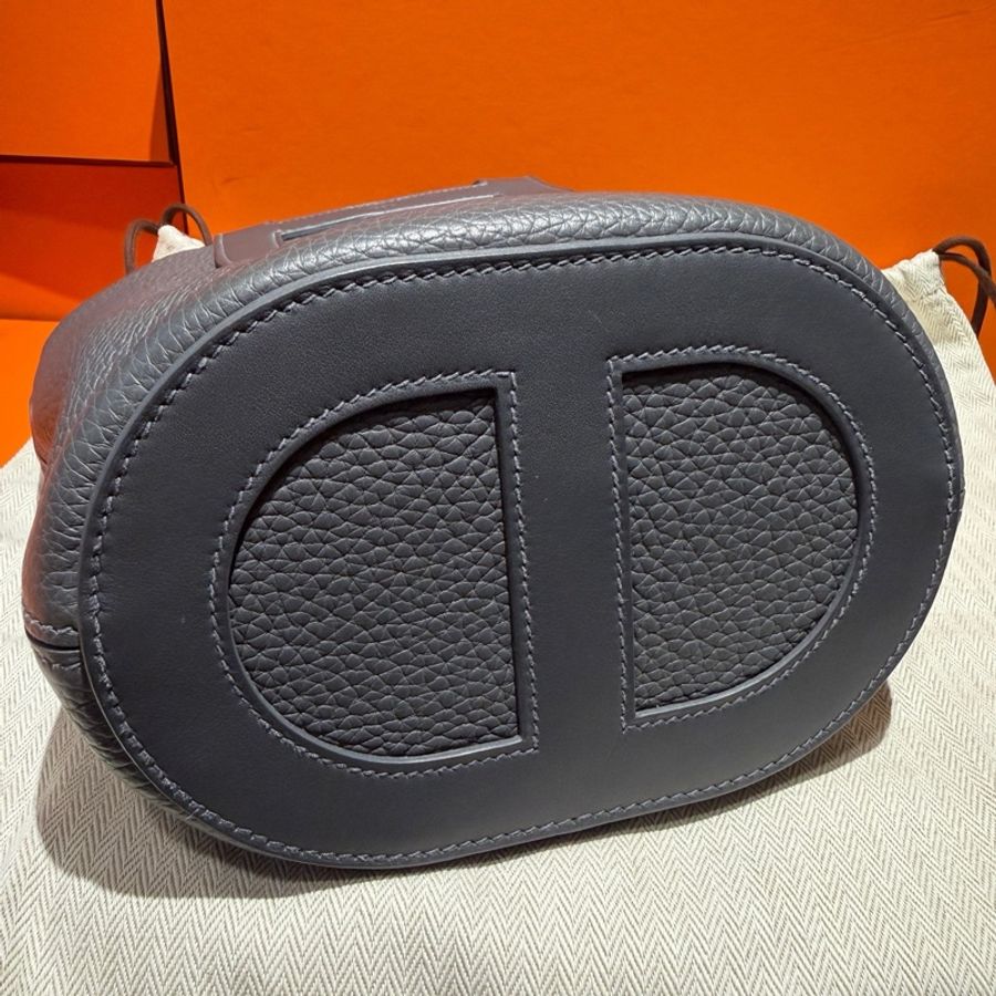 Hermes 愛馬仕 in the loop 石板灰 豬鼻子 菜籃子 水桶包 Stamp:W 尺寸:23*25*15cm 配件:塵袋。-4