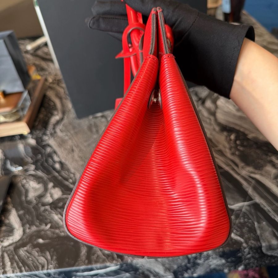 Louis Vuitton 路易威登 marly水波紋紅色手提斜挎包 經典水波紋設計 內里紅色 配肩帶 可手提可斜挎 尺寸:26*19*12-2
