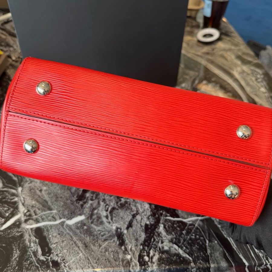Louis Vuitton 路易威登 marly水波紋紅色手提斜挎包 經典水波紋設計 內里紅色 配肩帶 可手提可斜挎 尺寸:26*19*12-6
