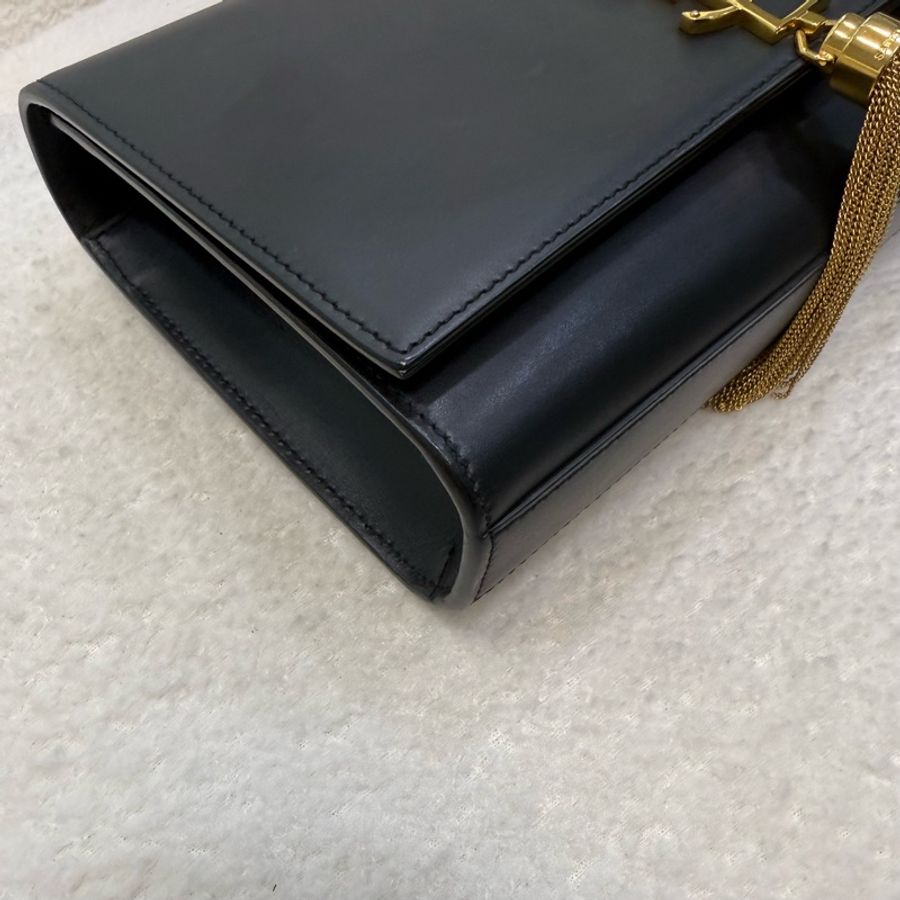 YSL黑金牛皮流蘇下蓋鏈包-3