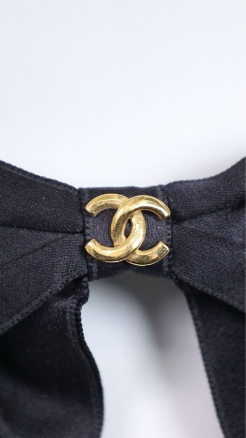 Chanel黑金缎面cc蝴蝶结发夹-1