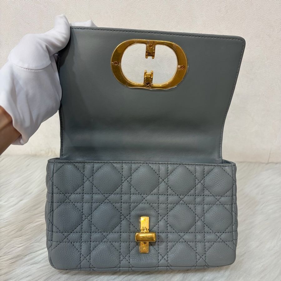 Dior Caro M9241 石灰色柔軟 Cannage 籐格紋小牛皮 金釦  小型包款 斜背包-35