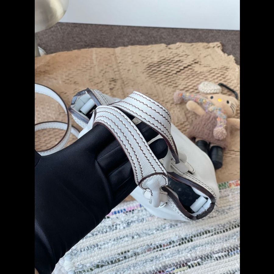 loewe羅意威白色小號紐結手拎斜挎包-4