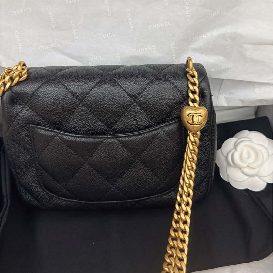 Chanel 愛心調節釦口蓋包24P🖤-1