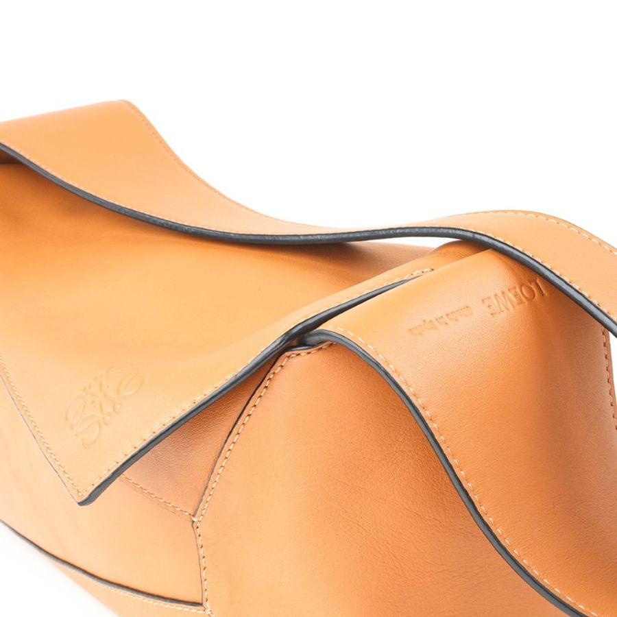 LOEWE 羅威 Puzzle Fold Shoulder Bag Tan 焦糖棕亮面小牛皮肩背包｜幾何摺紙設計｜KÉSH 凱仕精品-3