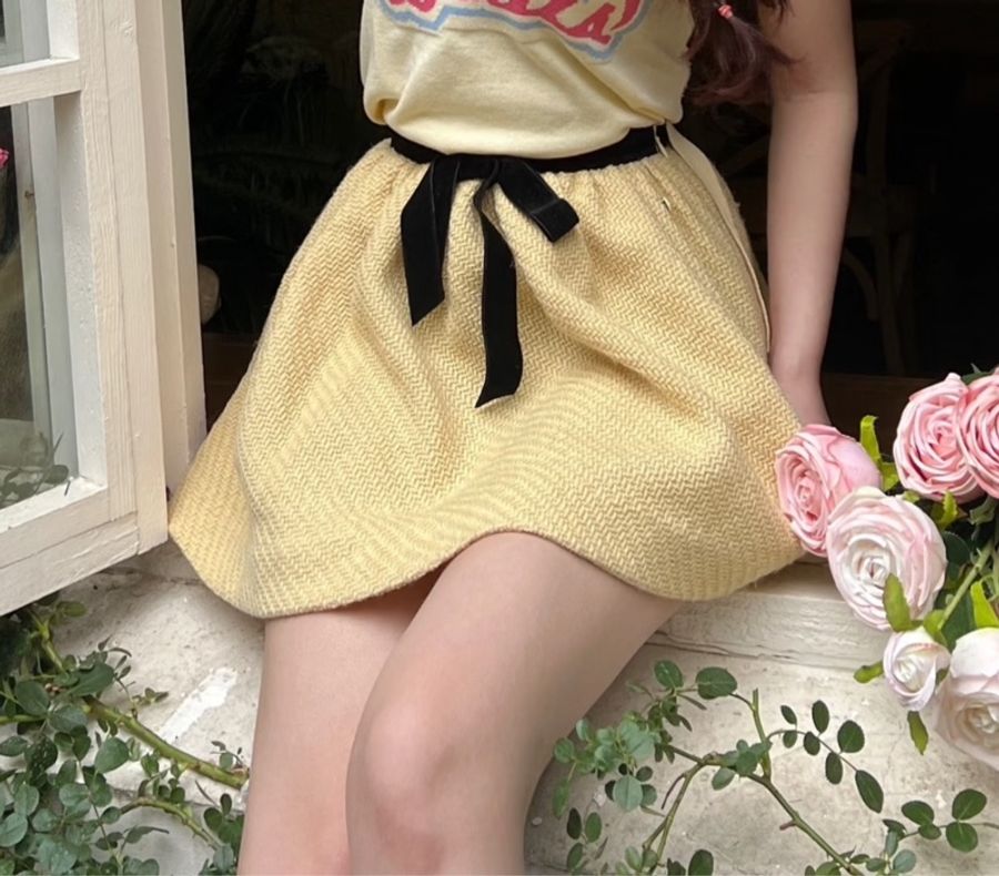 CHANEL 淡黃色tweed絲絨蝴蝶結短裙-2