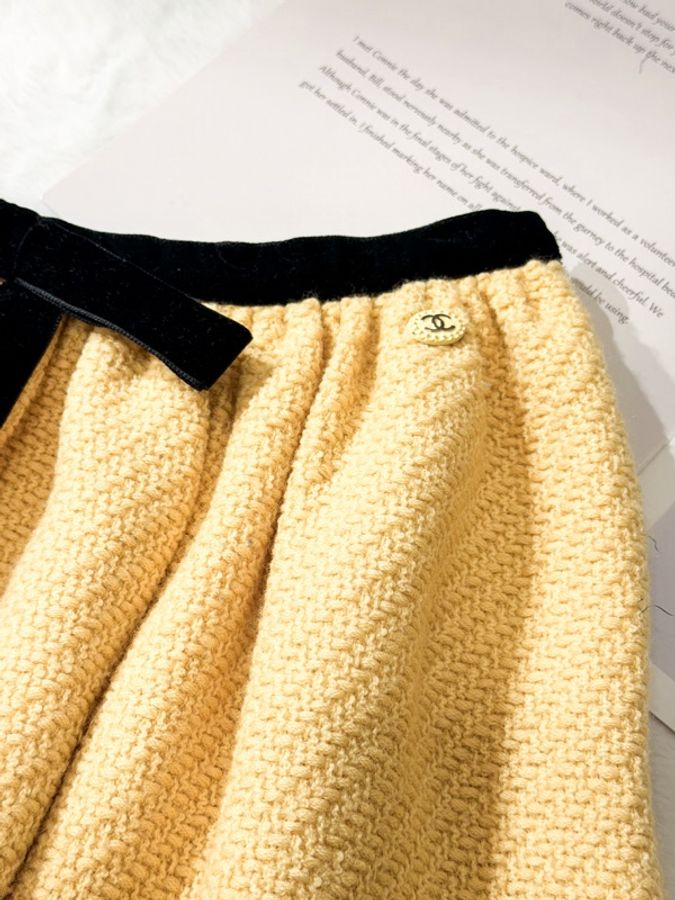 CHANEL 淡黃色tweed絲絨蝴蝶結短裙-5
