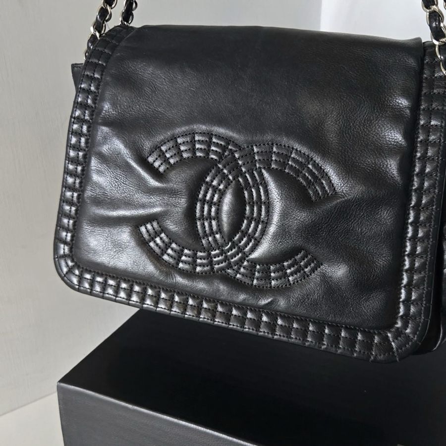 Chanel 黑銀南瓜機場托特包-5