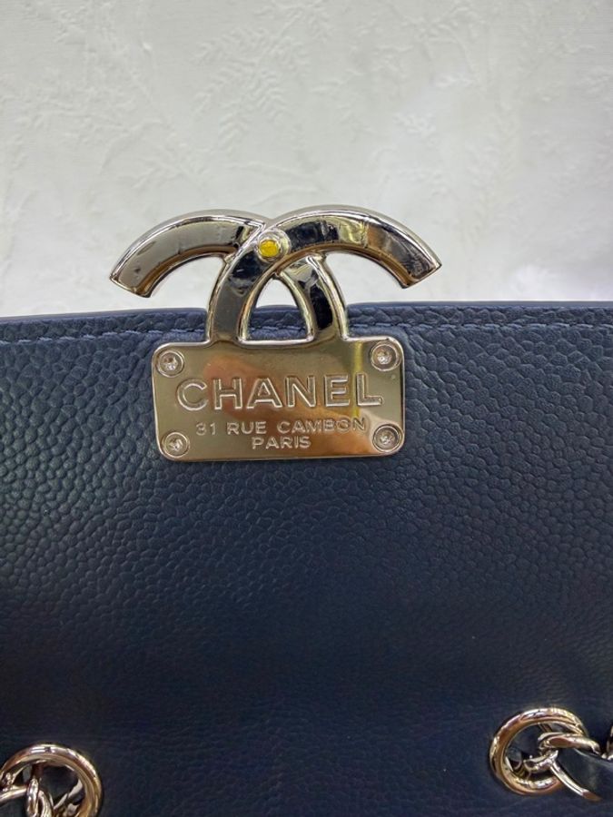 這款 CHANEL "CC Box Flap" 肩背包-9