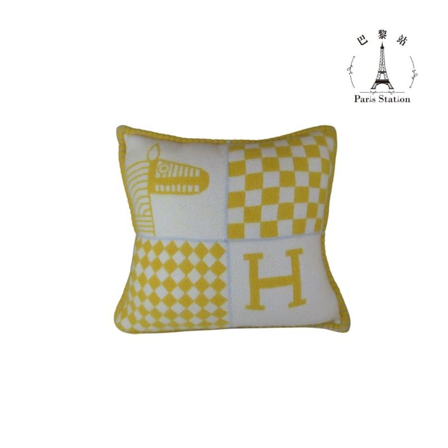 【巴黎站二手名牌專賣店】＊現貨＊HERMES 愛馬仕 ＊經典H 字母編織 黃米白 馬圖案拼色靠枕-0