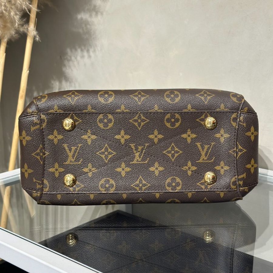 LOUIS VUITTON Montaigne BB-5