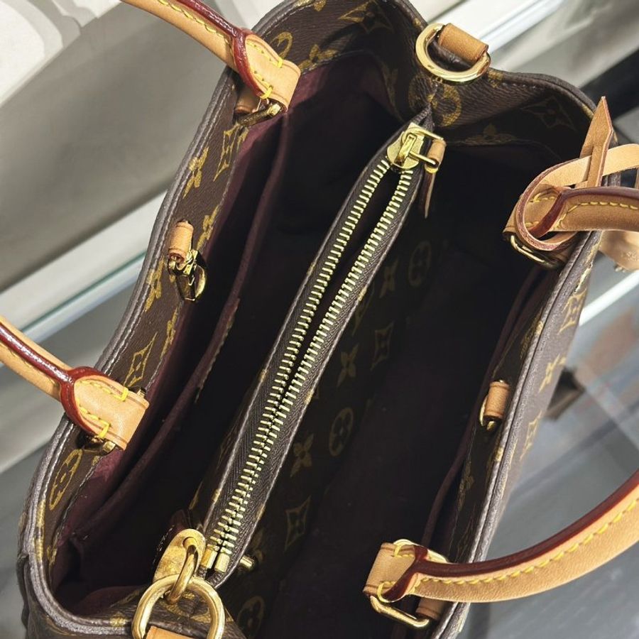 LOUIS VUITTON Montaigne BB-6