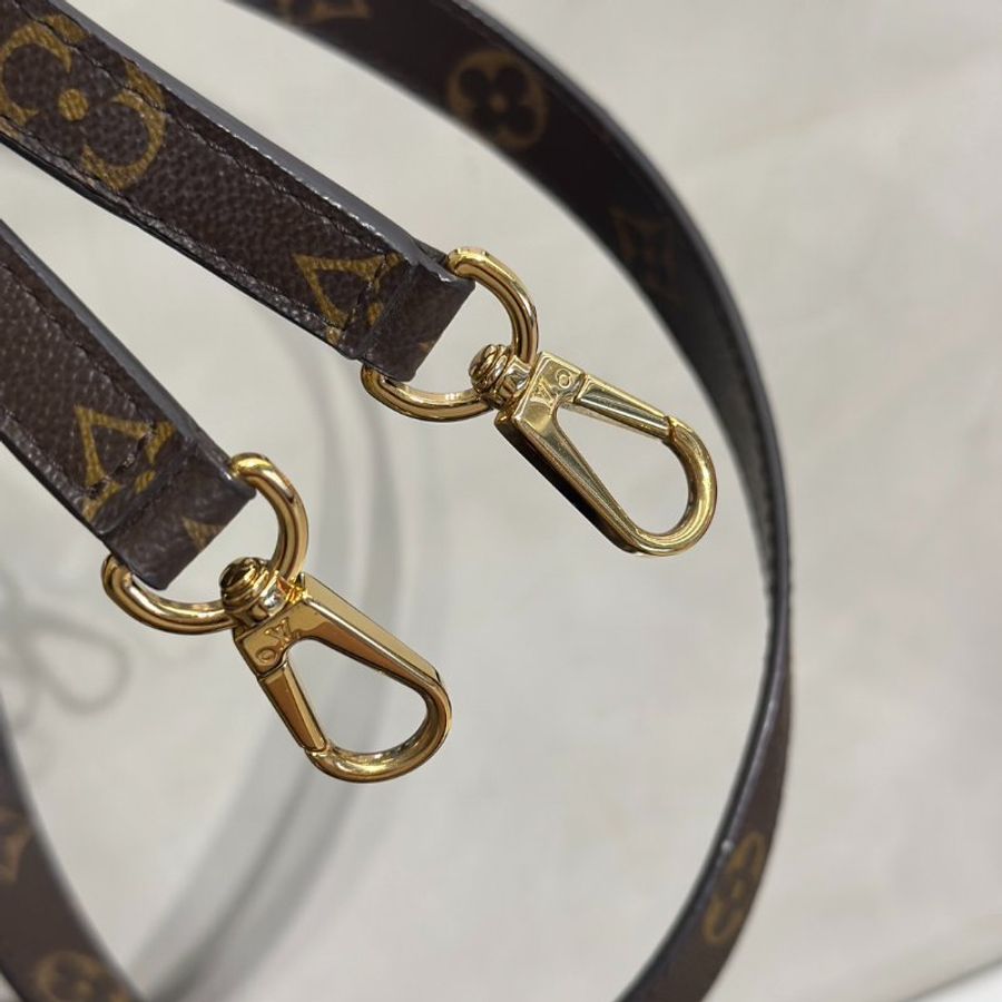 LOUIS VUITTON Montaigne BB-15