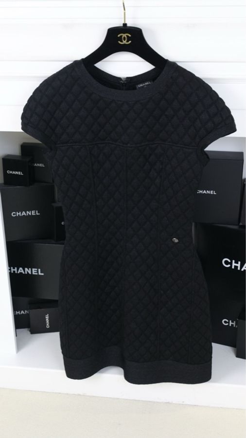 Chanel 13年秋冬高级系列黑色菱格纹无袖连衣裙-2