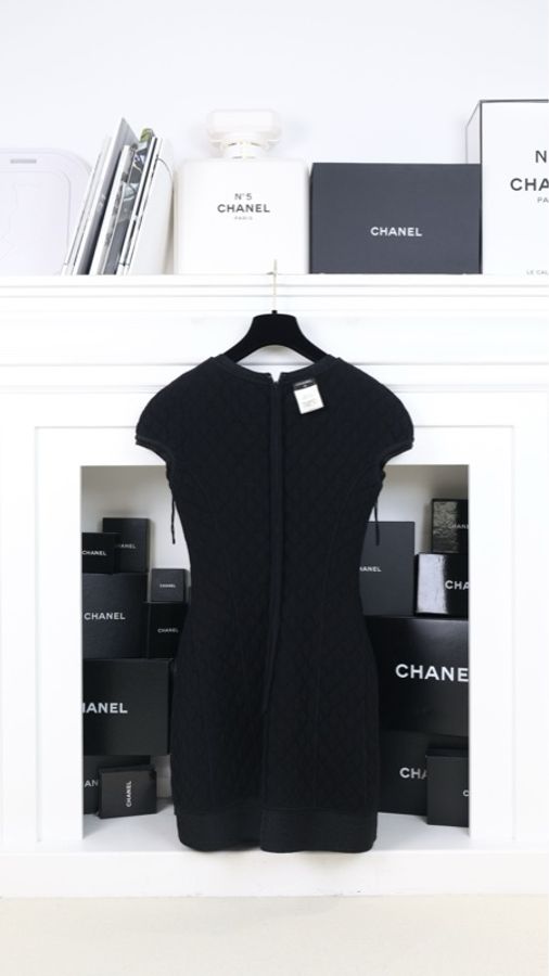 Chanel 13年秋冬高级系列黑色菱格纹无袖连衣裙-4