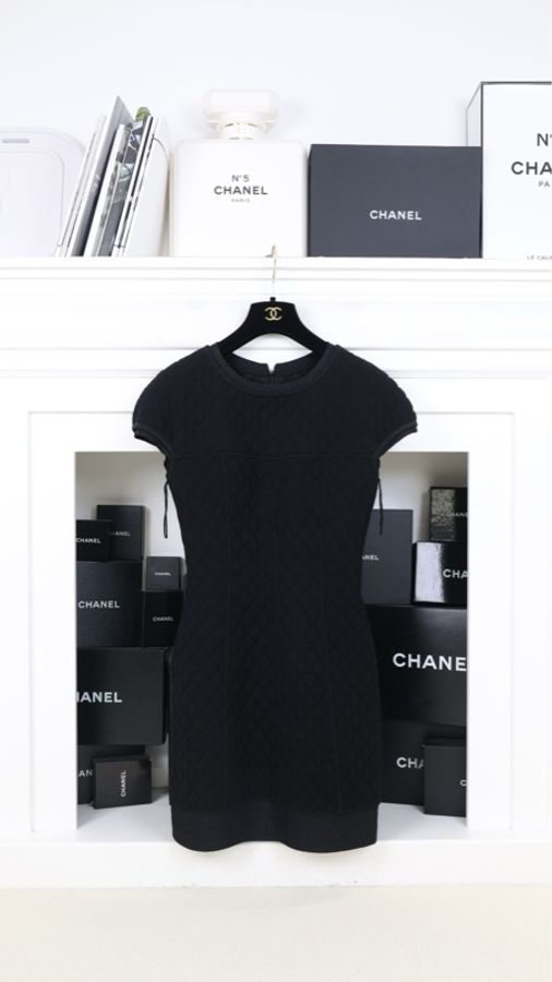 Chanel 13年秋冬高级系列黑色菱格纹无袖连衣裙-5