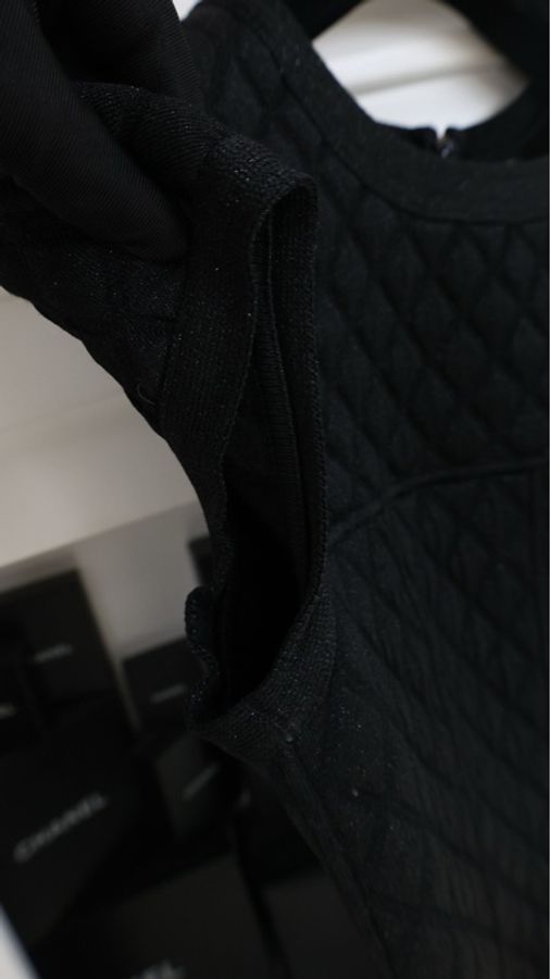 Chanel 13年秋冬高级系列黑色菱格纹无袖连衣裙-12