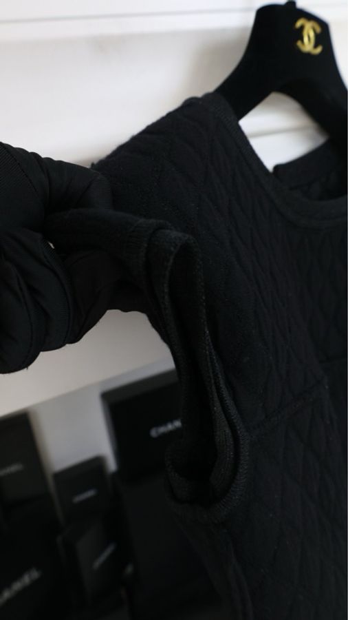 Chanel 13年秋冬高级系列黑色菱格纹无袖连衣裙-18